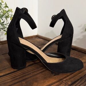 LC Lauren Conrad Black Ankle Strap Hydrangea Heels